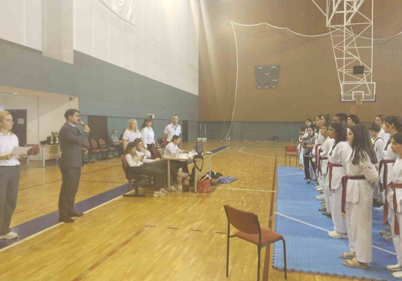 Taekwondocular şehitler için ter döktü