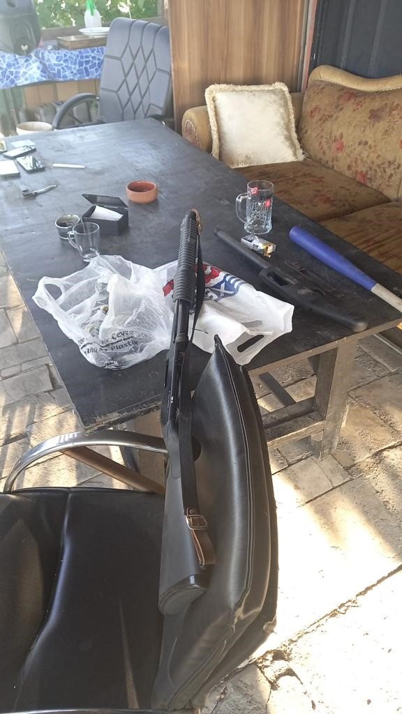 Maltepe’de 6 adrese eş zamanlı operasyon: Litrelerce sahte alkol ele geçirildi