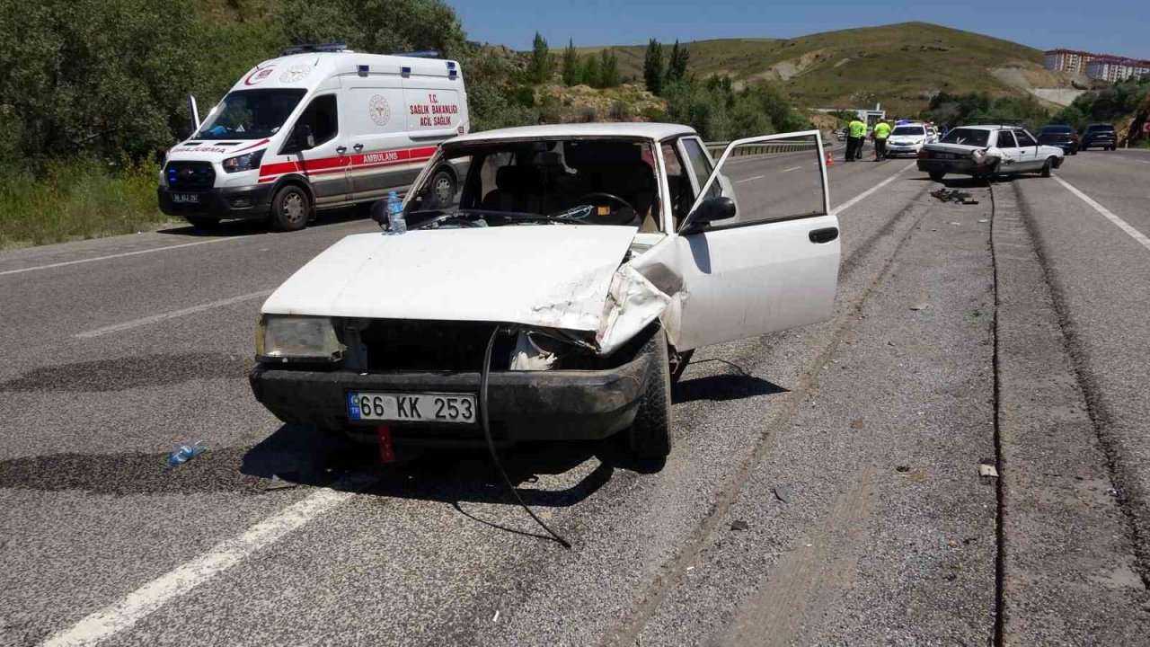 Yozgat’ta iki otomobil çarpıştı: 1 yaralı