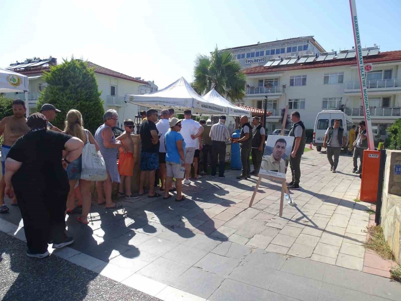 Orman yangınında 2 yıl önce kaybettikleri arkadaşlarını unutmadılar