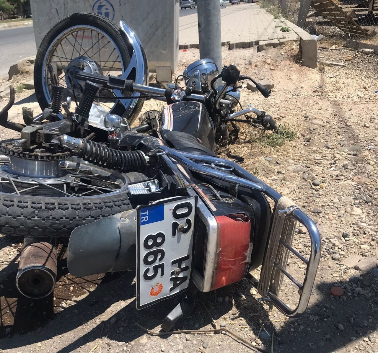 Otomobil ile motosiklet çarpıştı: 1 yaralı