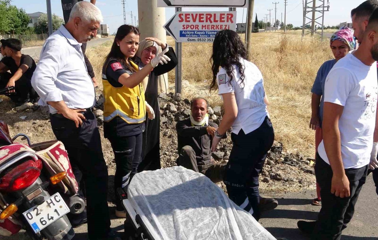 Motosiklet ile otomobil çarpıştı: 2 yaralı