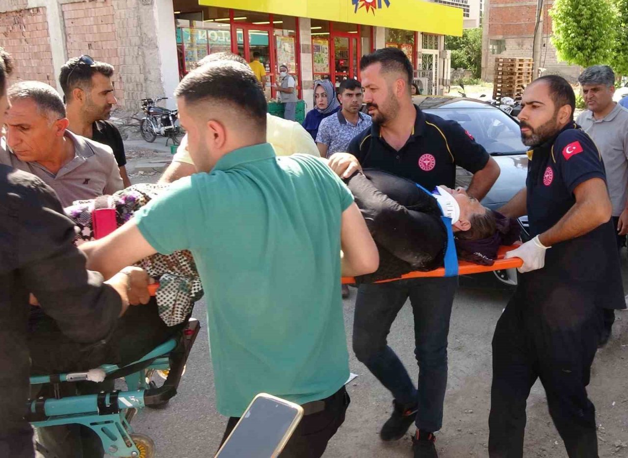 Aniden dönen otomobil kazaya neden oldu: 2 yaralı