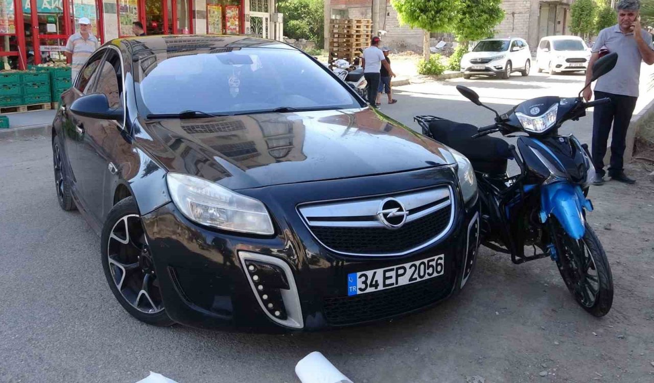 Aniden dönen otomobil kazaya neden oldu: 2 yaralı