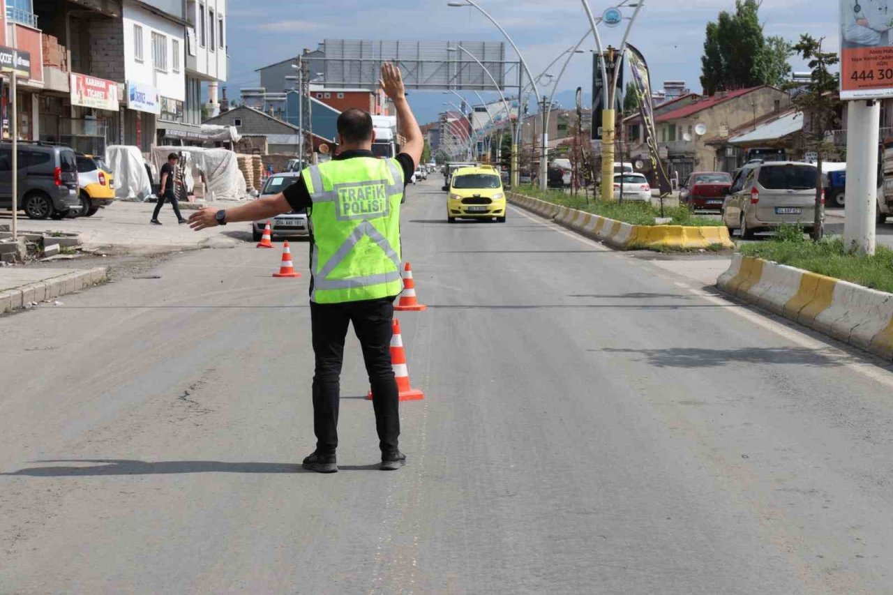 Ağrı’da hava destekli trafik denetimi