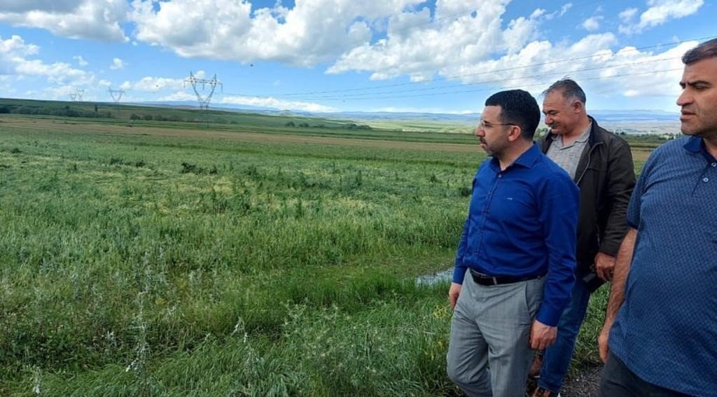 AK Parti milletvekili Çalkın, doludan zarar gören Akyaka’da