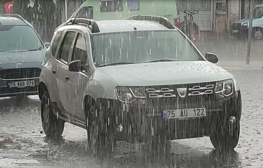 Dağlar beyaza büründü