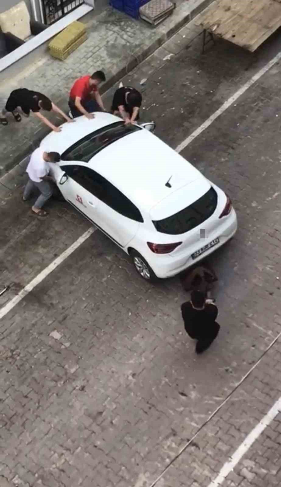 İstanbul’da “yok artık” dedirten olay: Transpaletle aracı taşıdılar