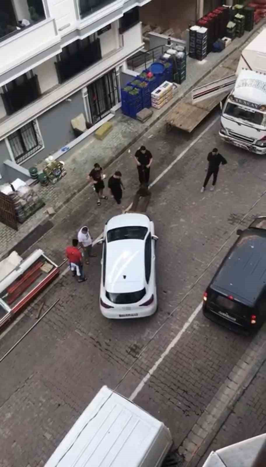 İstanbul’da “yok artık” dedirten olay: Transpaletle aracı taşıdılar