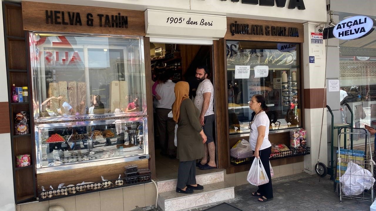 Aydın’da bayram manzarası değişmedi tatlıcılarda kuyruk oluştu
