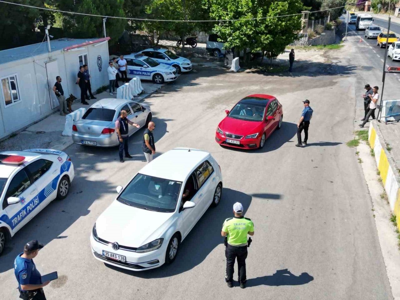 Kuşadası’na bir günde 40 binden fazla araç giriş yaptı