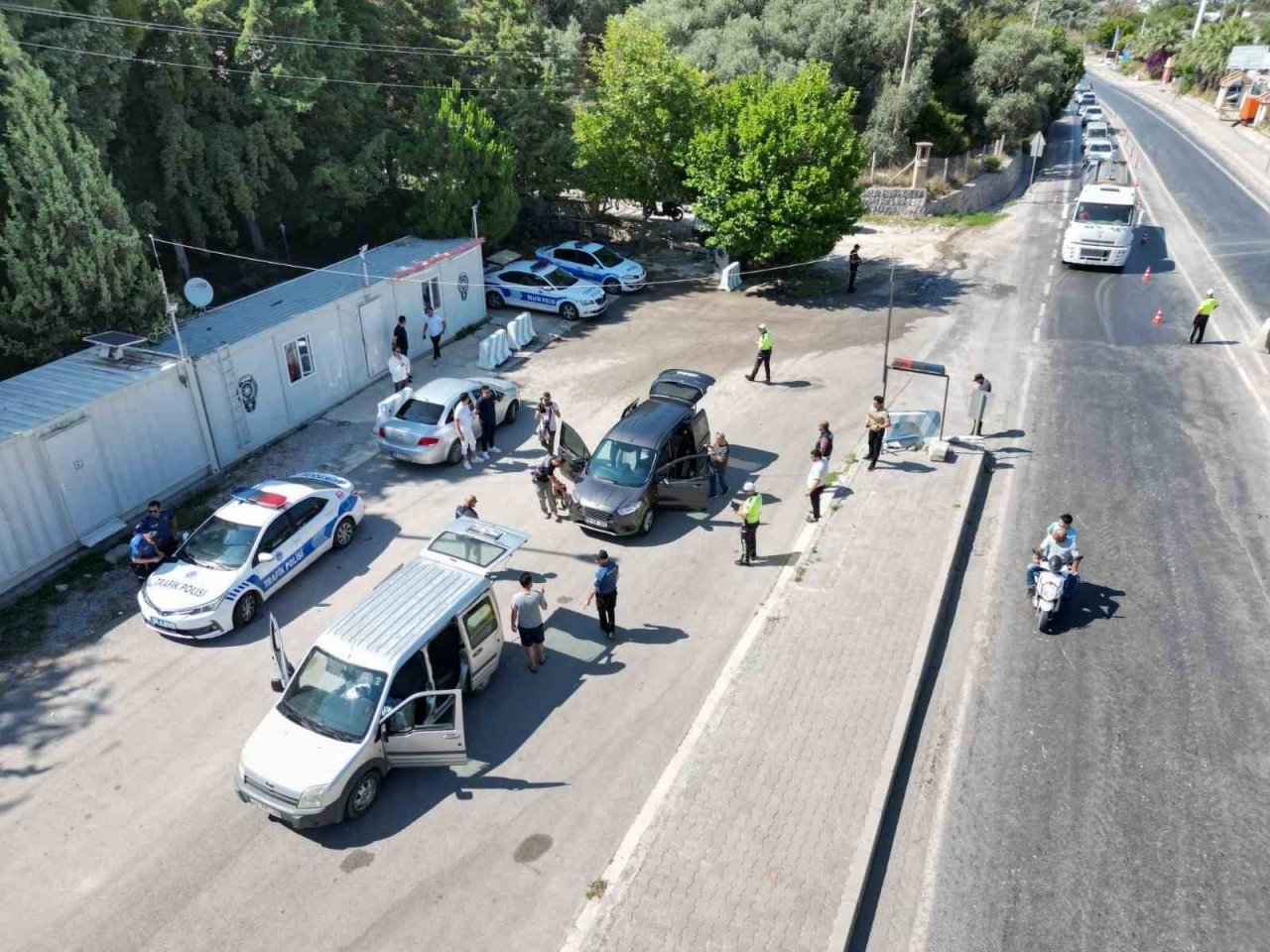 Kuşadası’na bir günde 40 binden fazla araç giriş yaptı