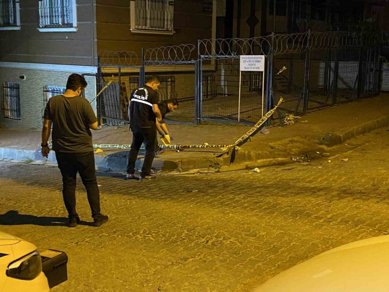 Bahçelievler’de bina girişinde silahlı saldırı: 1 ağır yaralı