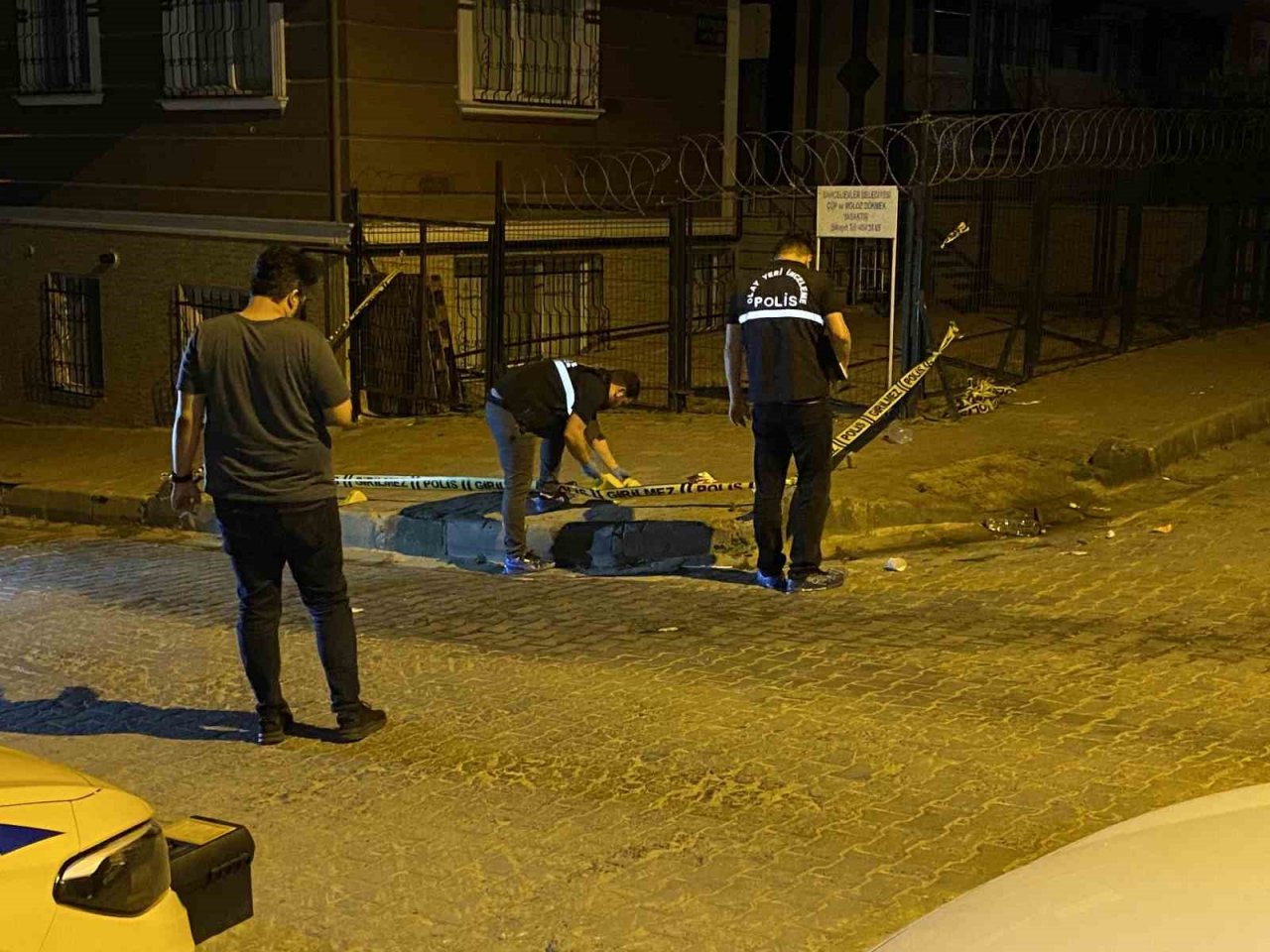 Bahçelievler’de bina girişinde silahlı saldırı: 1 ağır yaralı