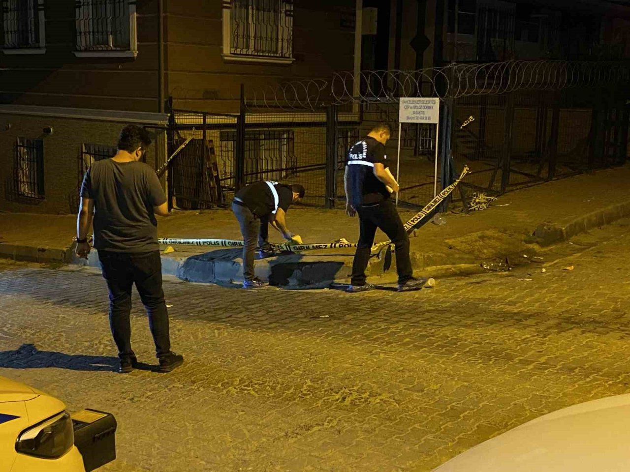 Bahçelievler’de bina girişinde silahlı saldırı: 1 ağır yaralı