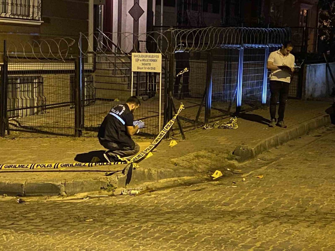 Bahçelievler’de bina girişinde silahlı saldırı: 1 ağır yaralı