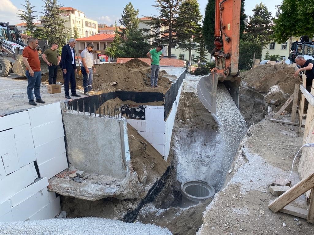 Başkan Bakkalcıoğlu altyapı çalışmalarına katıldı