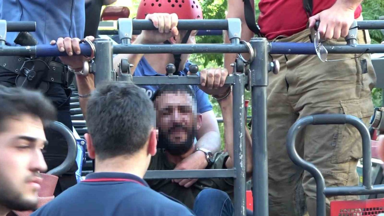 Beyoğlu’nda intihar etmek isteyen şahsı polis ekipleri kelepçeleyerek kurtardı