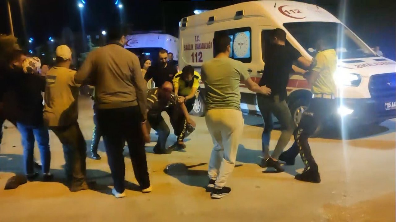 Burdur’da meydana gelen trafik kazasının ardından ortalık savaş alanına döndü