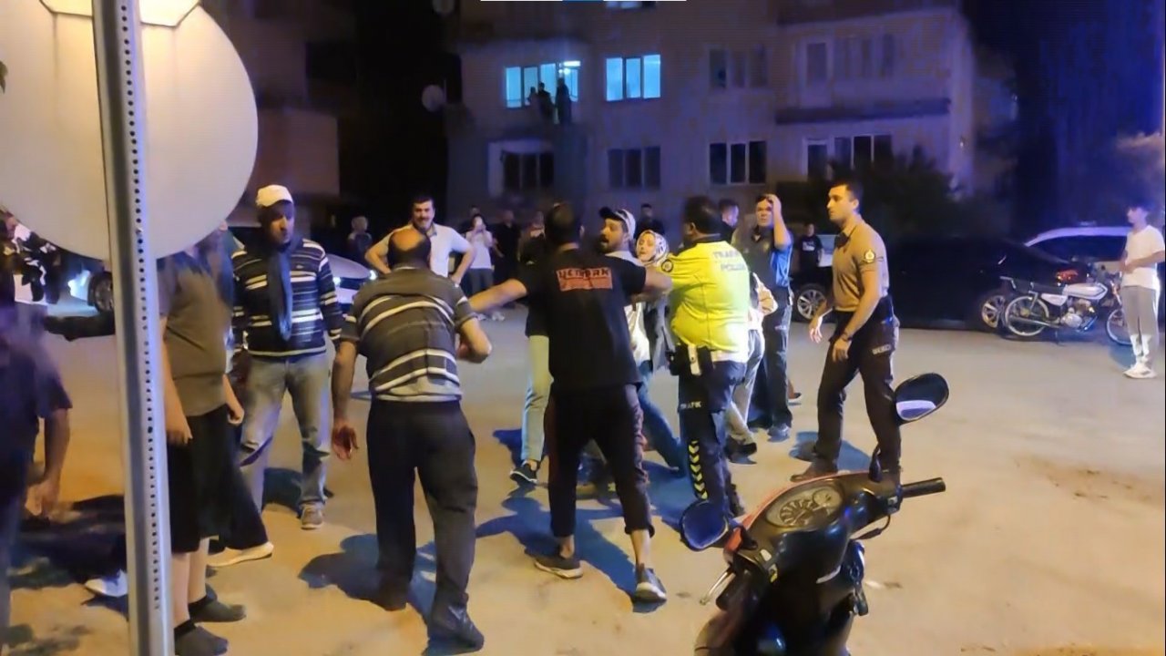 Burdur’da meydana gelen trafik kazasının ardından ortalık savaş alanına döndü