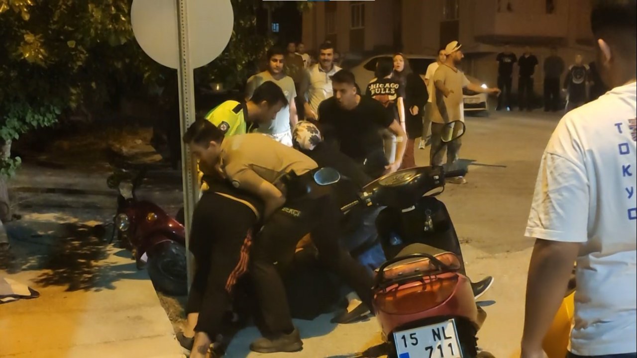 Burdur’da meydana gelen trafik kazasının ardından ortalık savaş alanına döndü