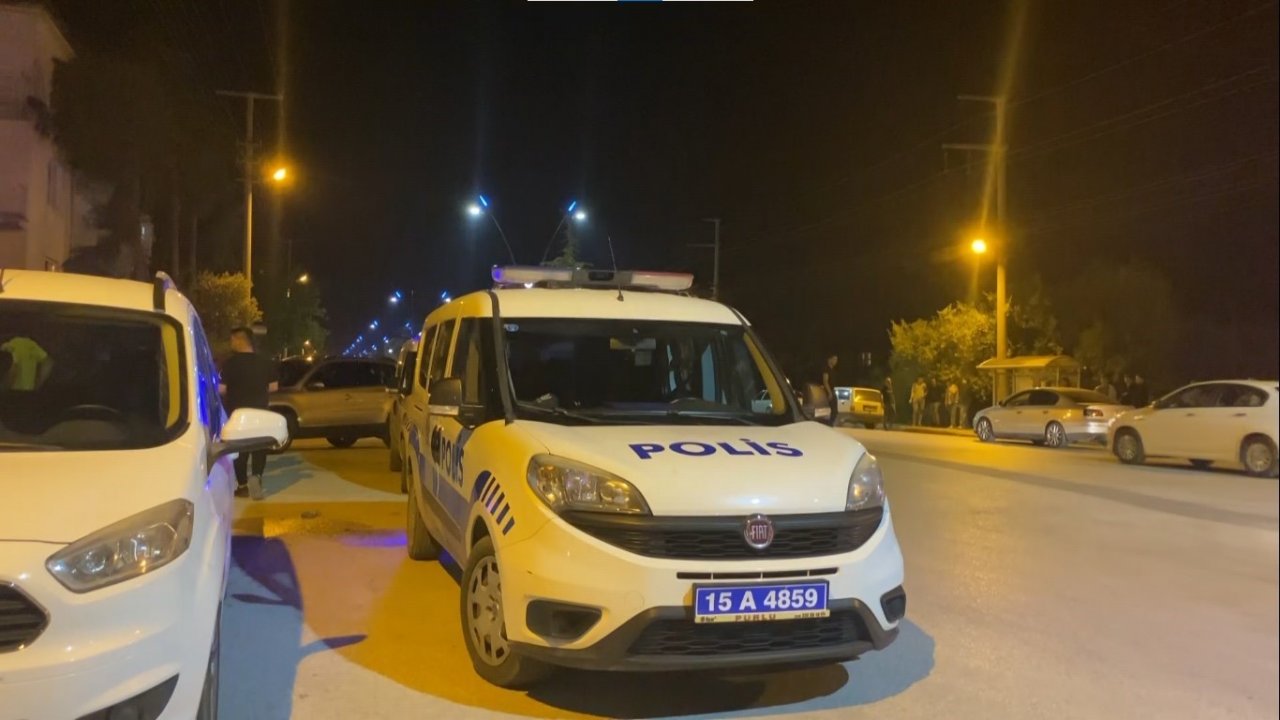 Burdur’da meydana gelen trafik kazasının ardından ortalık savaş alanına döndü