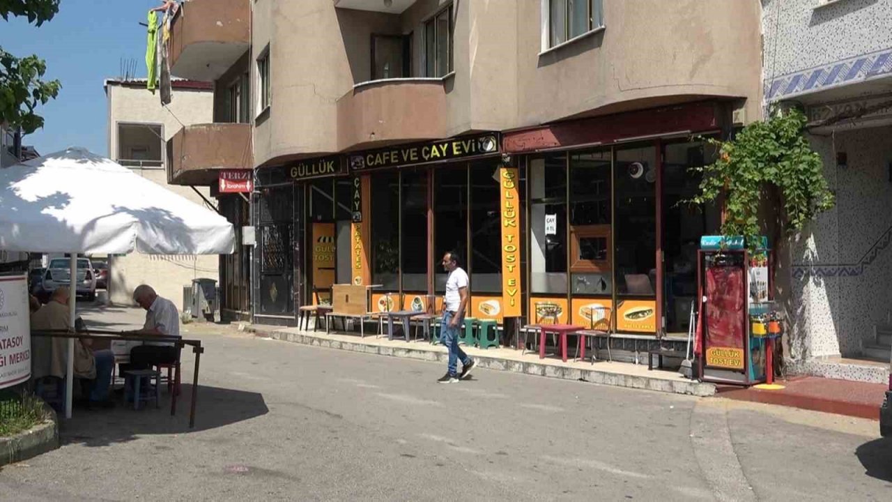 Çaycının borçlarını ödemek için biriktirdiği 100 bin lirayı poşete koyup böyle çaldı