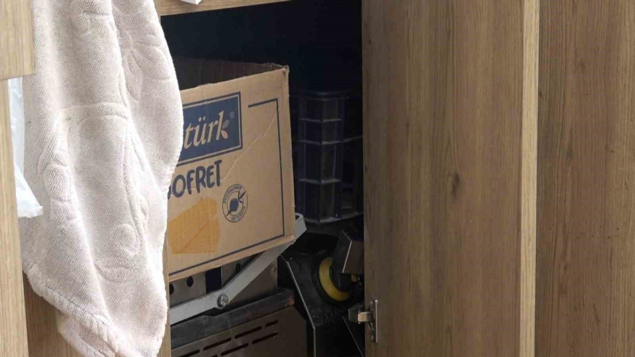 Çaycının borçlarını ödemek için biriktirdiği 100 bin lirayı poşete koyup böyle çaldı