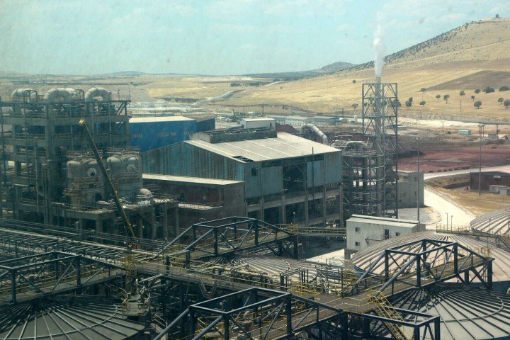 Mardin’de ziyaretlerini sürdüren Bakan Işıkhan işçilerle bir araya geldi