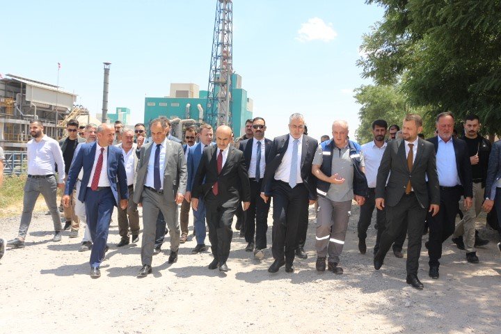Mardin’de ziyaretlerini sürdüren Bakan Işıkhan işçilerle bir araya geldi