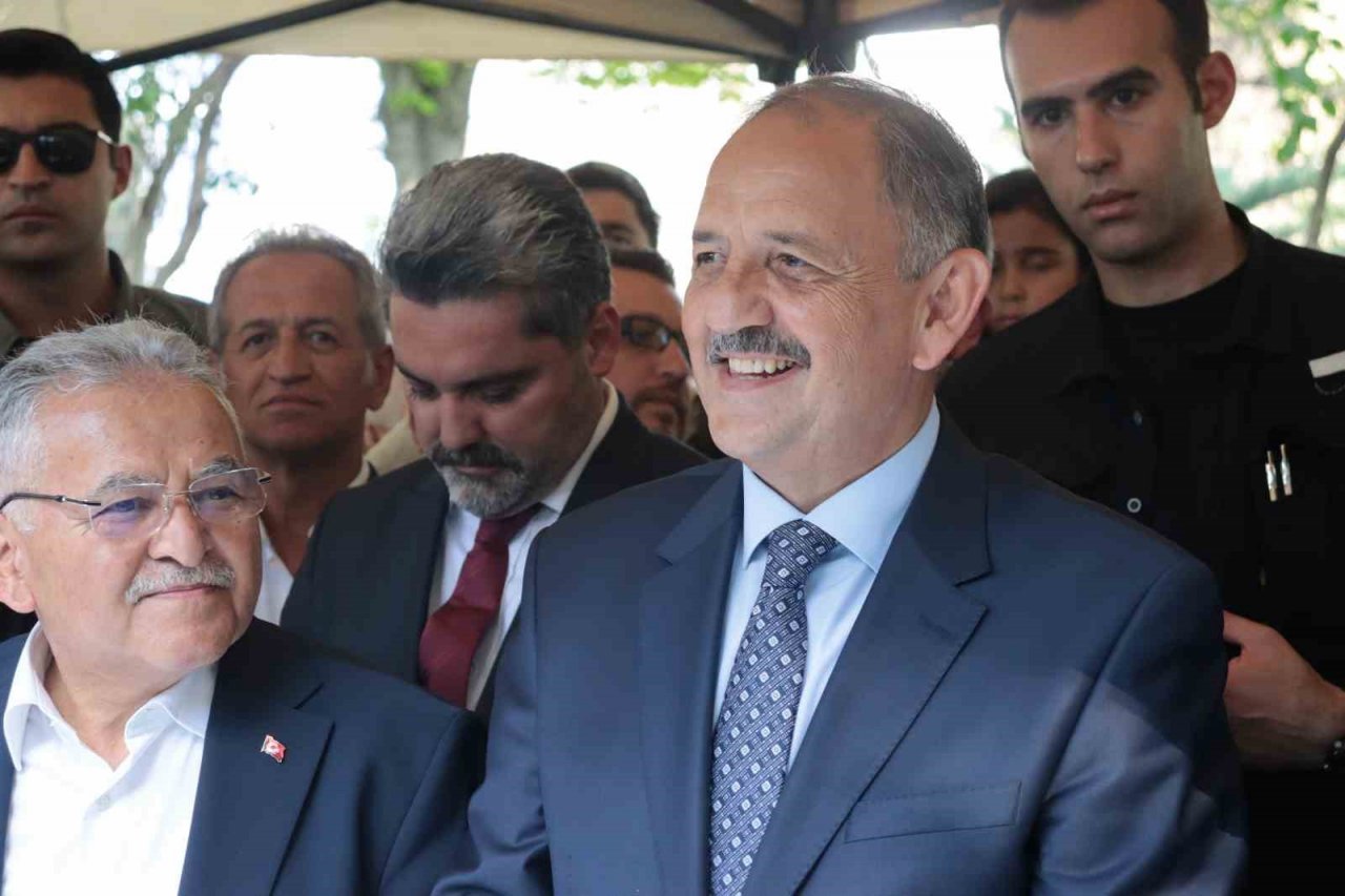 Bakan Özhaseki: "Depremde maddi zarar 100 milyar dolar"