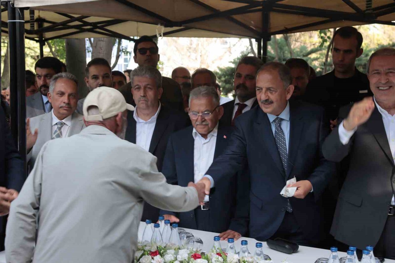 Bakan Özhaseki: "Depremde maddi zarar 100 milyar dolar"