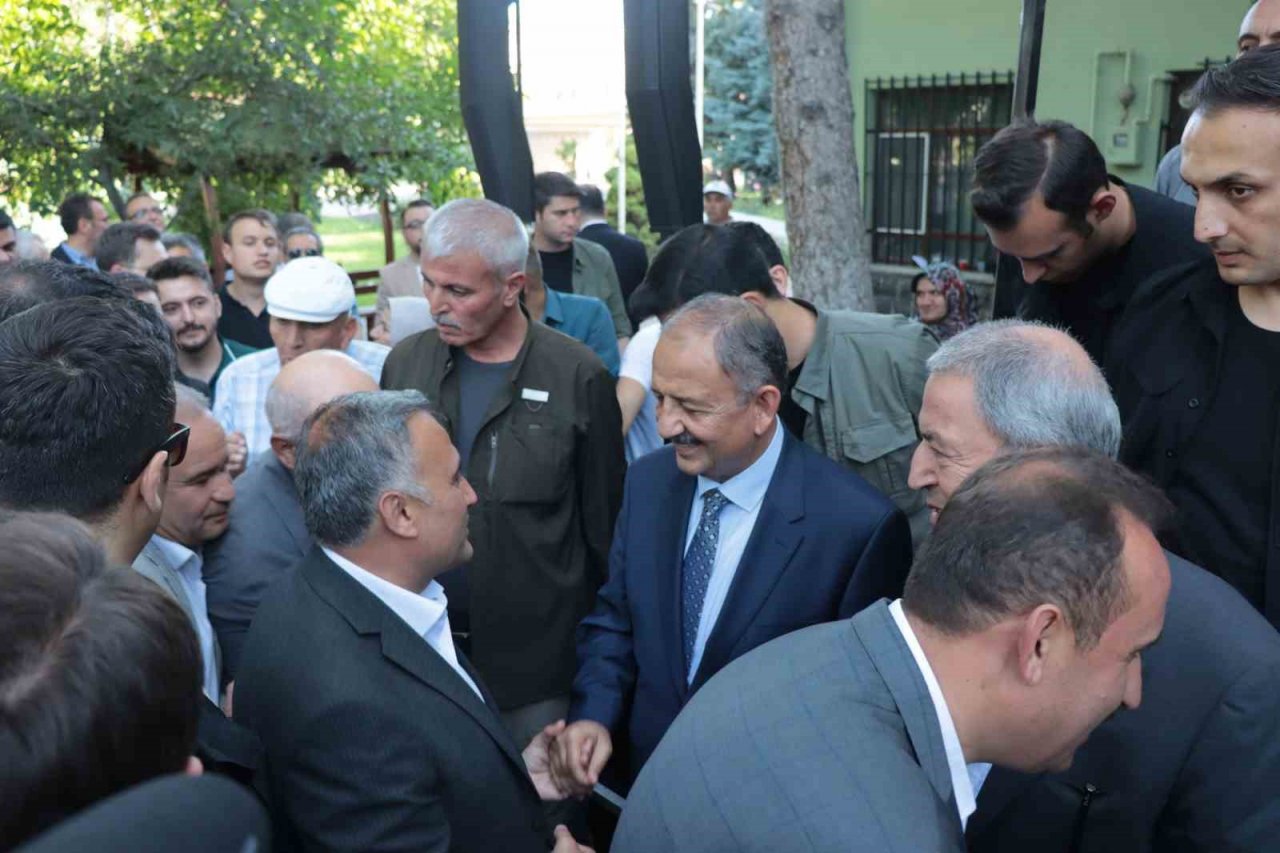 Bakan Özhaseki: "Depremde maddi zarar 100 milyar dolar"