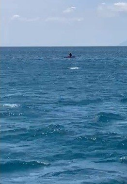 Deniz yatağında uyuyakalan vatandaş tekneler ile böyle kurtarıldı