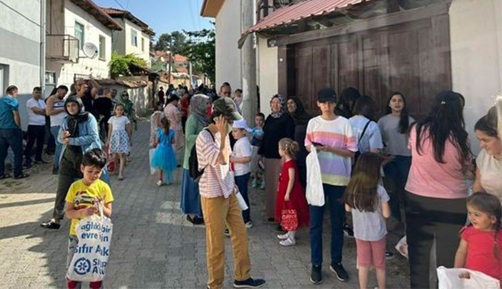 Binlerce çocuk ‘Çörek Derme’ye akın etti