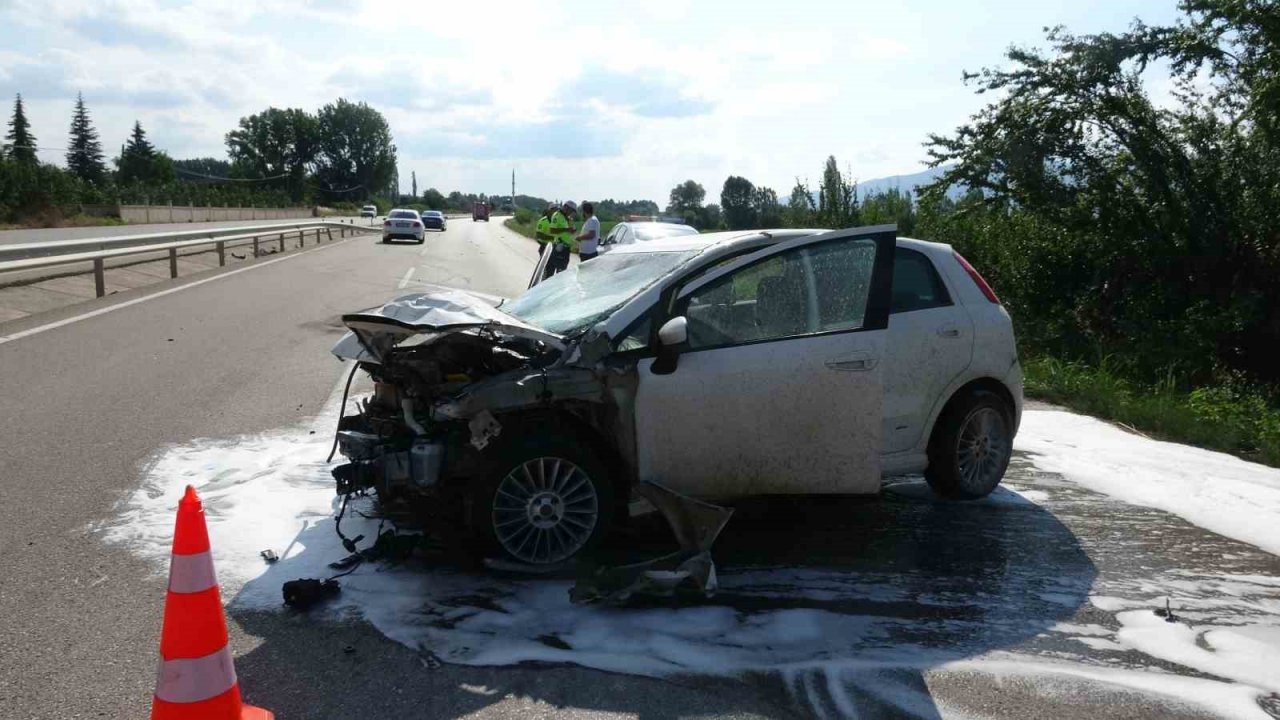 Hurdaya dönen araçtan burnu bile kanamadan çıktı