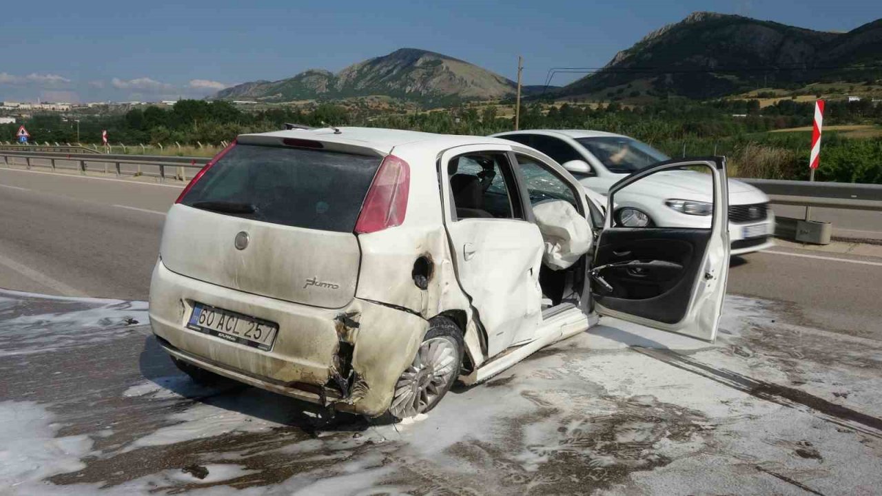 Hurdaya dönen araçtan burnu bile kanamadan çıktı