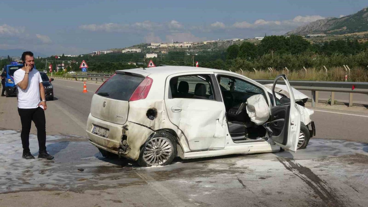 Hurdaya dönen araçtan burnu bile kanamadan çıktı