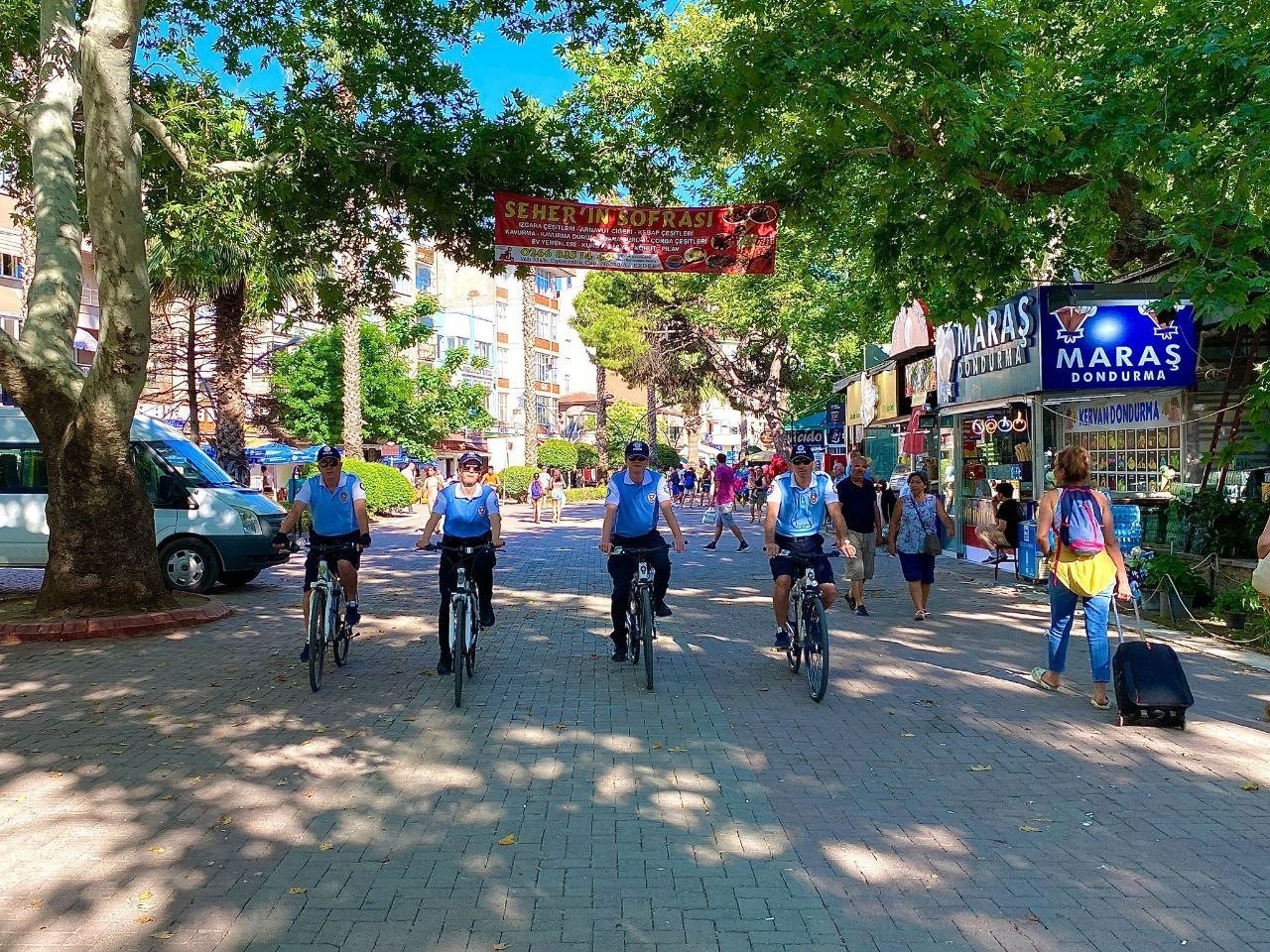 Erdek’te sahiller martı timleri ile güvende