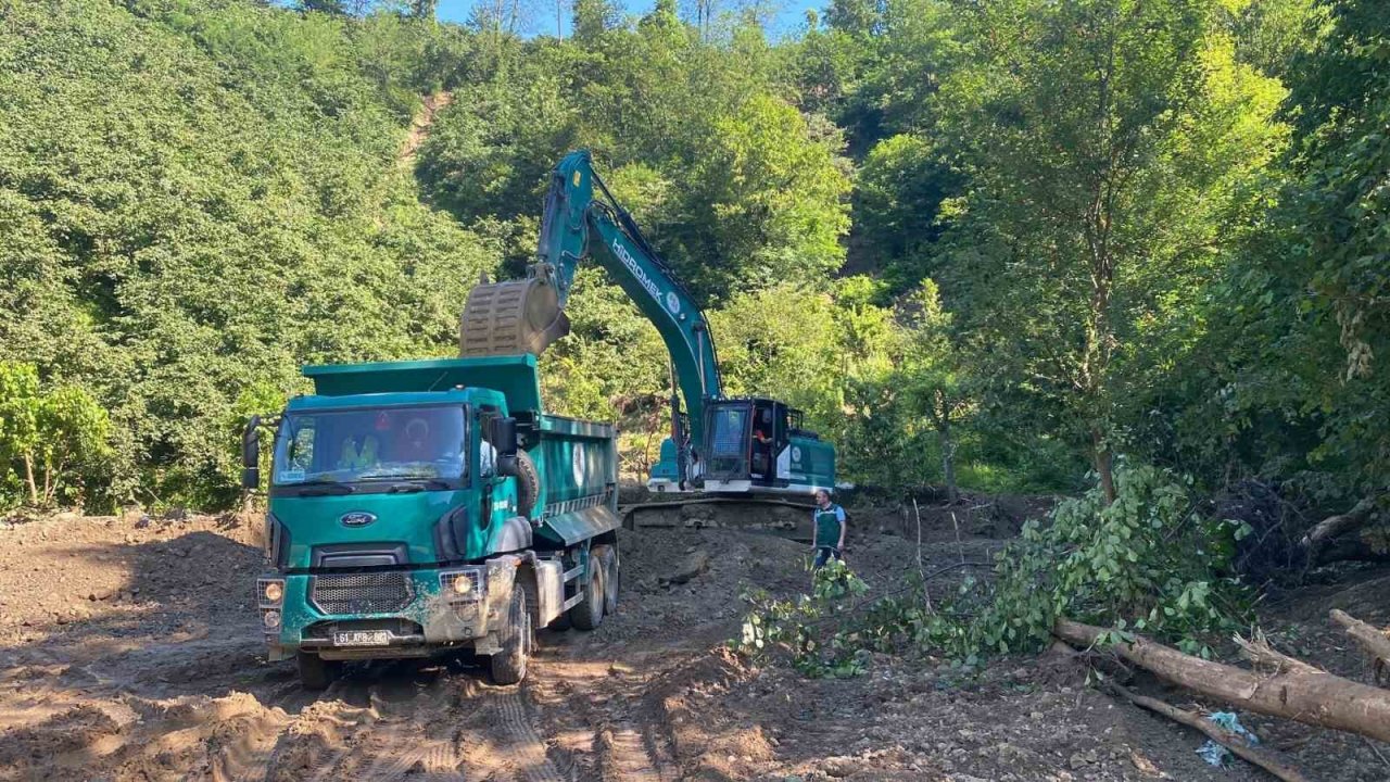 Giresun’da selin yaraları sarılıyor, kayıp şahsı arama çalışmaları sürüyor