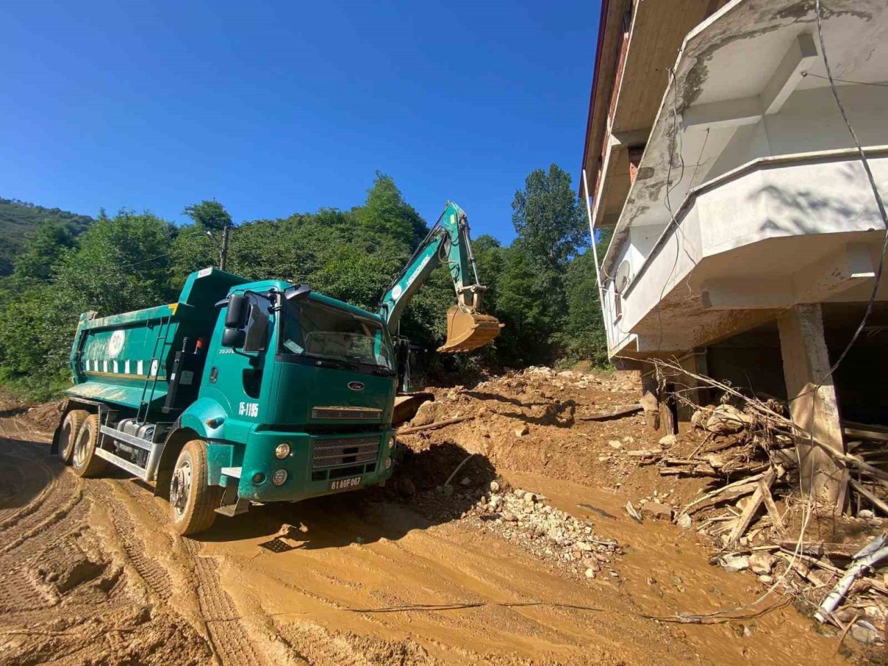 Giresun’da selin yaraları sarılıyor, kayıp şahsı arama çalışmaları sürüyor