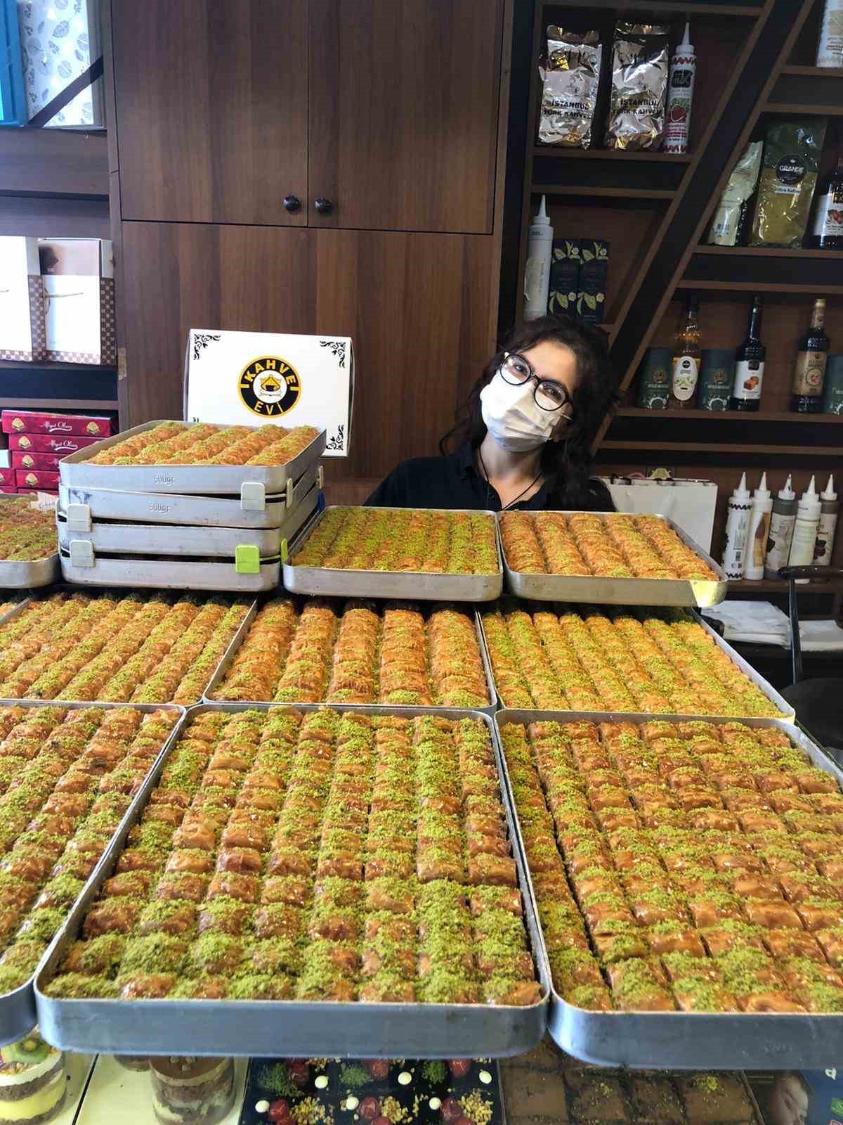 Kars’ta tatlıcılarda bayram yoğunluğu