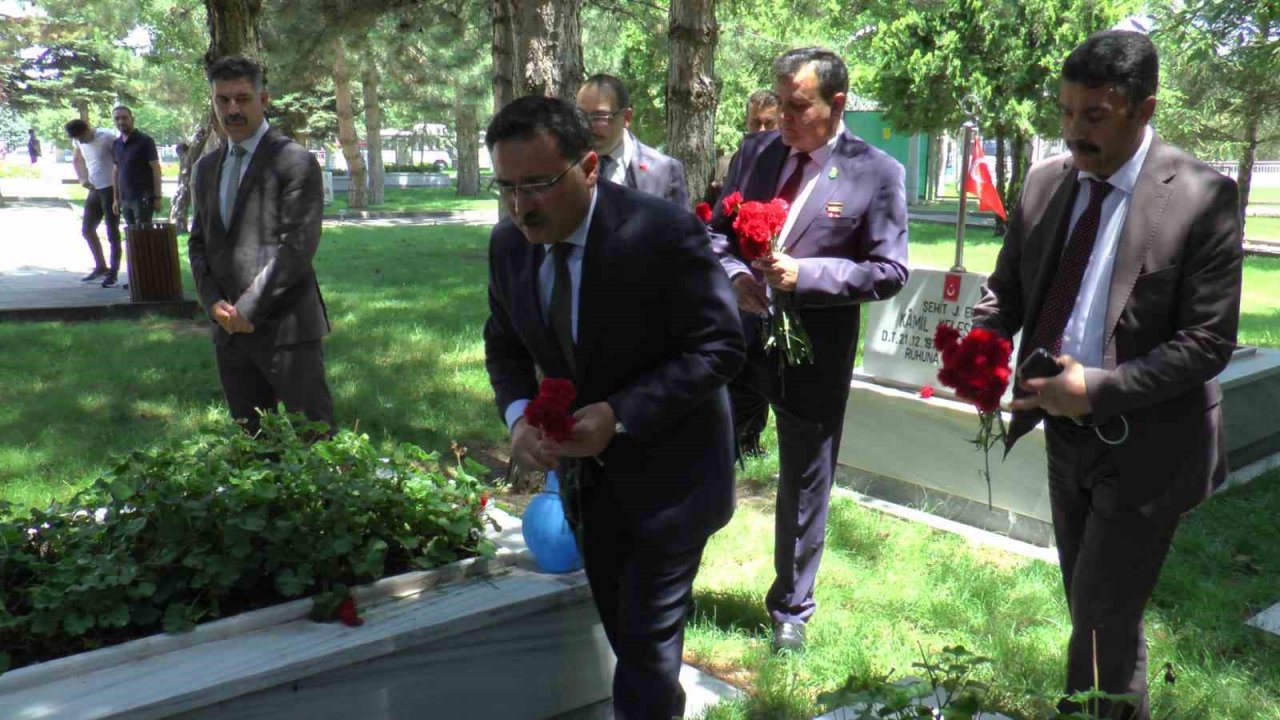 Bayram arefesinde şehitler için dua edildi