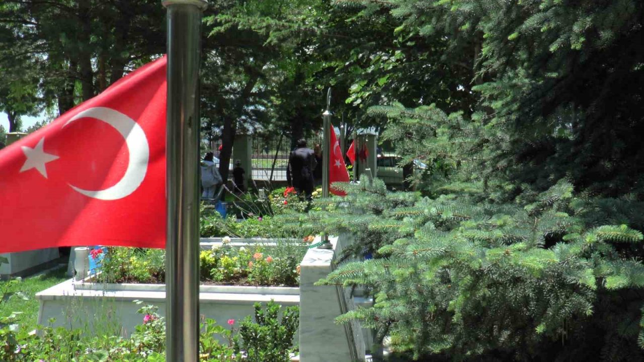 Bayram arefesinde şehitler için dua edildi