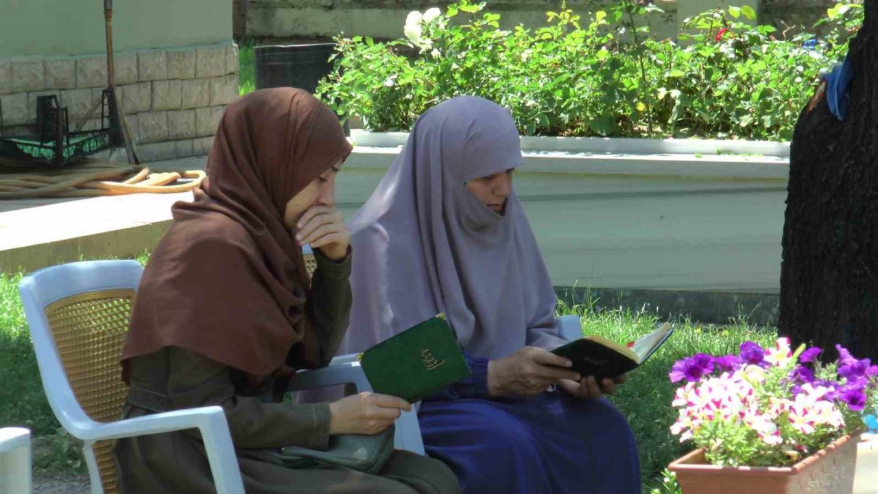 Bayram arefesinde şehitler için dua edildi