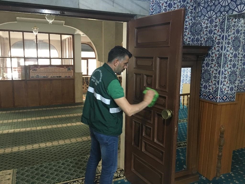 Keçiören’deki camilerde bayram temizliği