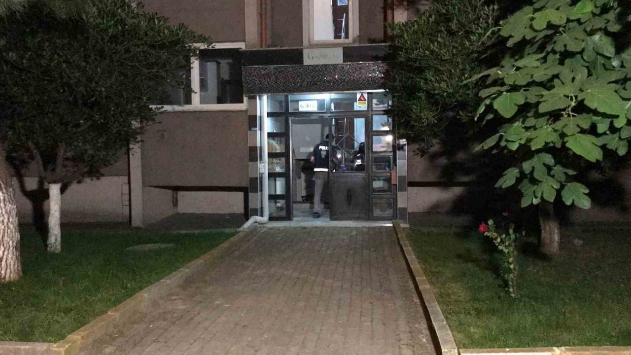 Polise yapılan ihbar korkunç olayı ortaya çıkardı: Önce sevgilisini öldürdü sonra intihar etti