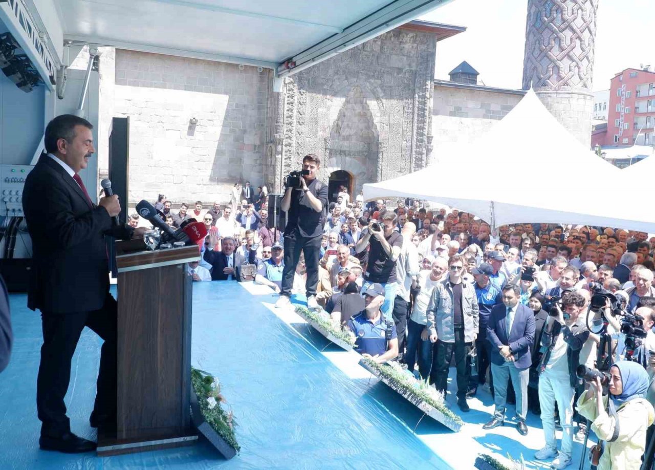 Bakan Tekin’den bayramlaşma programı