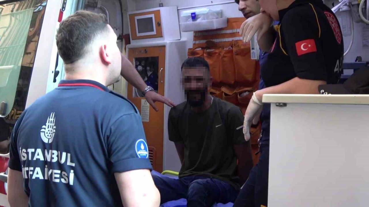Beyoğlu’nda intihar etmek isteyen şahsı polis ekipleri kelepçeleyerek kurtardı