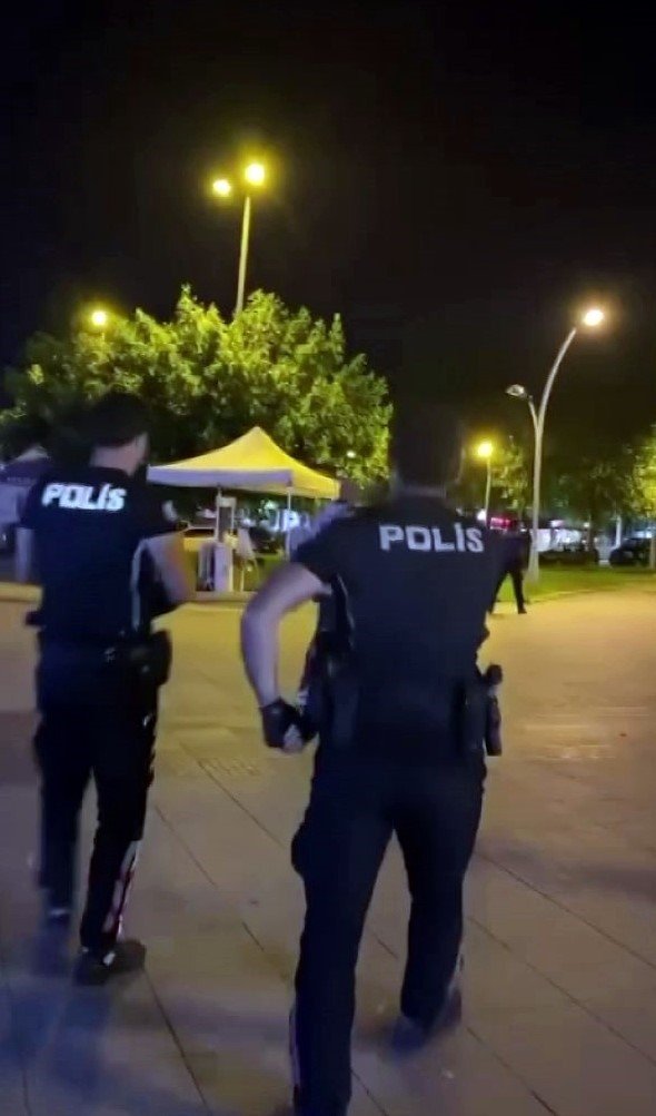 Şehrin göbeğinde eline bıçağı aldı, ortalığı birbirine kattı